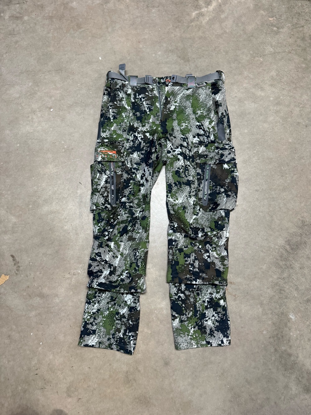 Sitka hunting pants in men’s 34